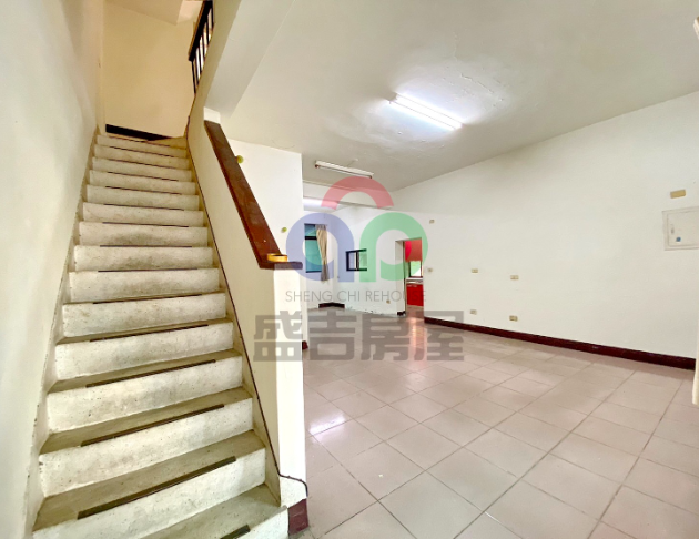 西屯路三段靜巷朝南１－３Ｆ透天，採光優 3