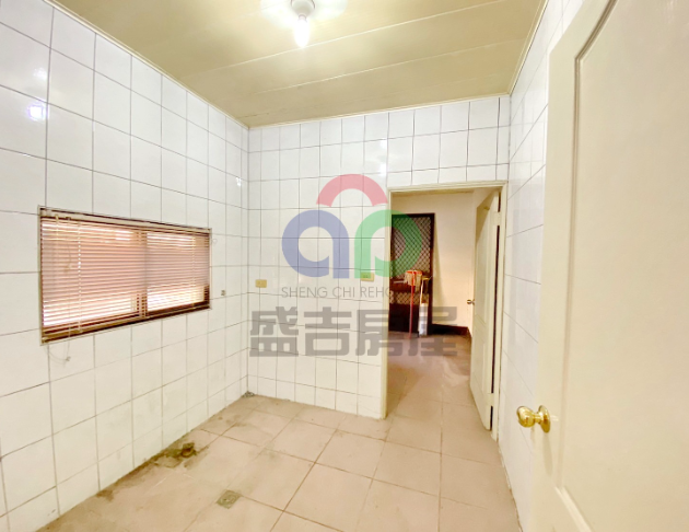 西屯路三段靜巷朝南１－３Ｆ透天，採光優 5