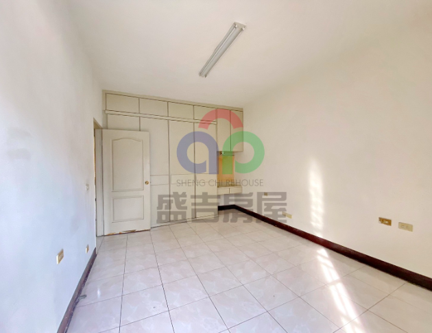 西屯路三段靜巷朝南１－３Ｆ透天，採光優 10