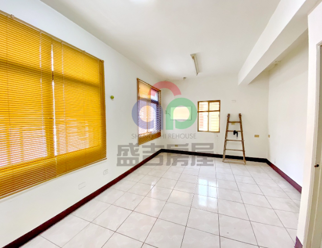 西屯路三段靜巷朝南１－３Ｆ透天，採光優 11