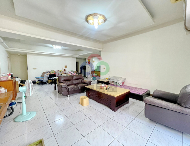 新聯合國,四房平車+機車位,換屋首選宅 4