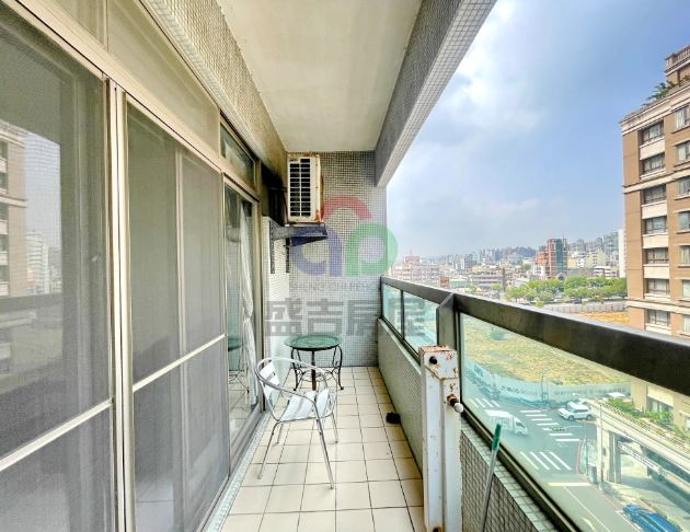 新聯合國,四房平車+機車位,換屋首選宅 13